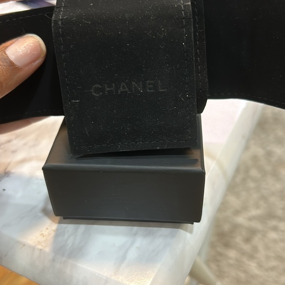 Chanel lock pink resin earrings(enamel) - Picture 6 of 6